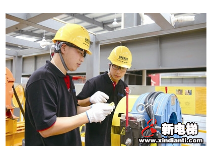 電梯維修職業(yè)技能競(jìng)賽金獎(jiǎng)得主可獲省五一勞動(dòng)獎(jiǎng)?wù)录?萬元獎(jiǎng)金