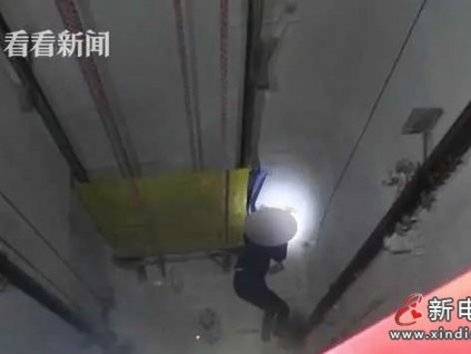 廳門究竟是如何開的？女子醉酒后撿手機墜落電梯井道！