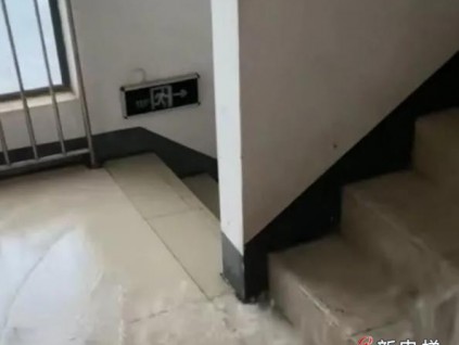 柳州這個(gè)電梯變“水簾洞”,事到如今，是誰(shuí)的責(zé)任？花誰(shuí)的錢？！