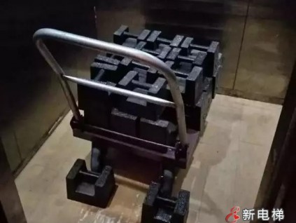 125?試驗(yàn)后電梯成這樣了！有幾臺(tái)老舊電梯能扛得住？