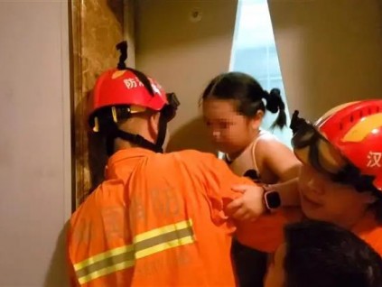 5歲女孩被困電梯，接下來的求救操作亮了