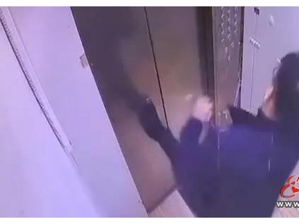 拖欠物業(yè)費(fèi)致電梯卡被停用，劉某一怒之下方水淹電梯....被判刑一年