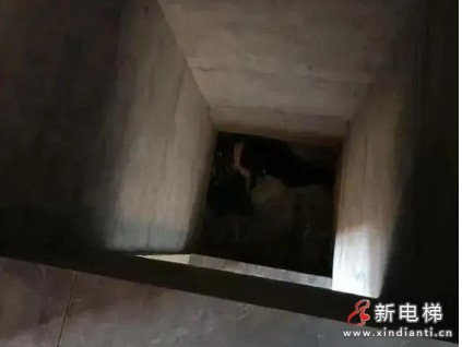 湖南一裝空調(diào)的男子意外墜入自建房電梯井！不幸身亡！