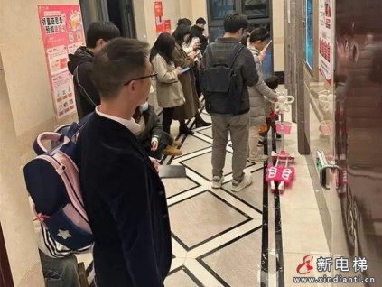 四川成都一住宅電梯3個(gè)月壞10次，上千人的出行?受到嚴(yán)重影響