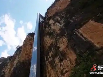 云南尼珠河大峽谷觀光電梯：孩子們可以乘坐“空中校車”上下學