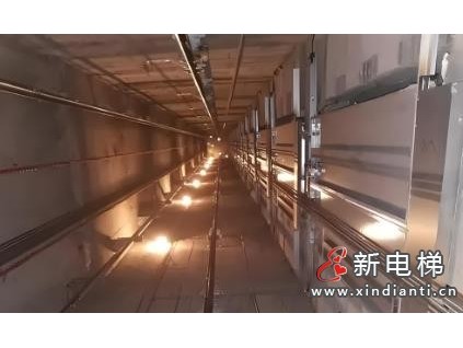 四川眉山某小區(qū)一部電梯從15樓滑墜至負(fù)一樓 11歲兒童受到驚嚇