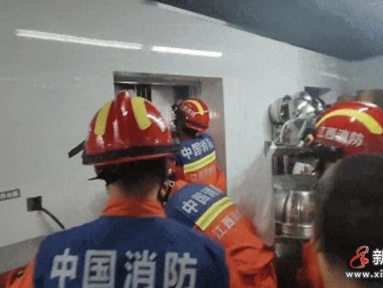 浮梁一酒店15人被困電梯 看消防如何專業(yè)救援？