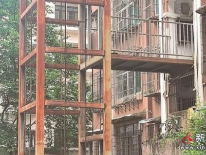 貴州大學(xué)職工宿舍加裝電梯自2022年停擺，長期停滯存在安全隱患