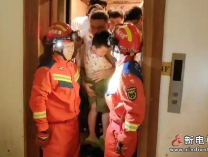 湖南長沙某大樓4樓貨梯運行系統(tǒng)負(fù)荷過大發(fā)生故障，導(dǎo)致20人被困